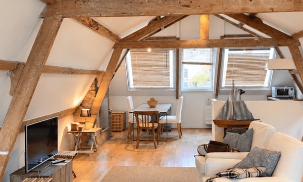 Studio | 85m² | €1550,-