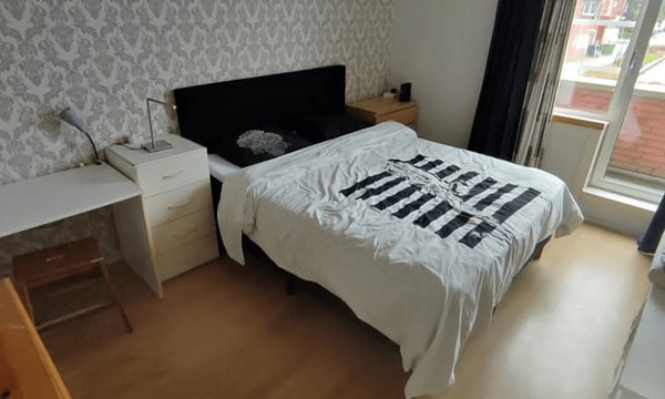 Kamer | m² onbekend | €975,-