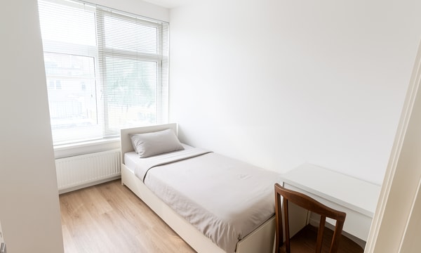 Kamer | m² onbekend | €850,-