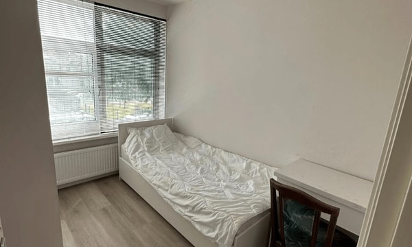 Kamer | m² onbekend | €850,-