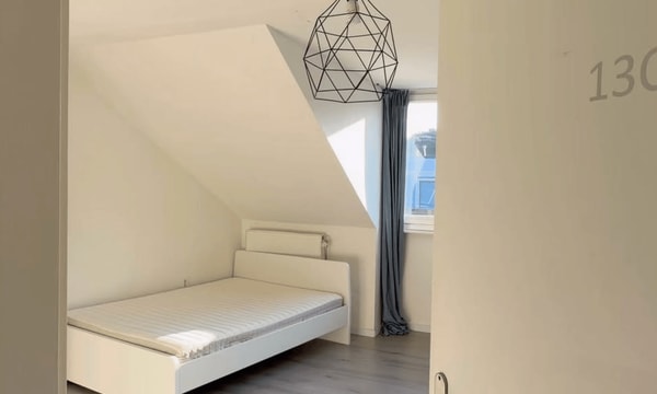 Kamer | m² onbekend | €877,-
