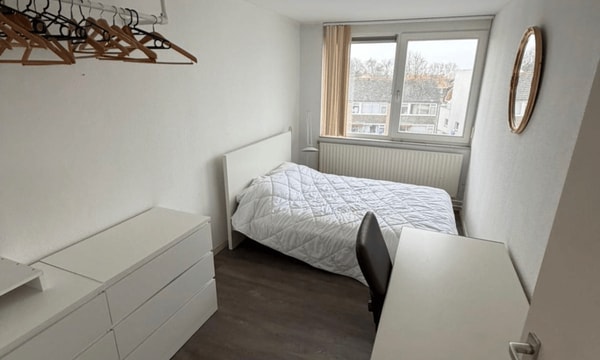 Kamer | m² onbekend | €795,-