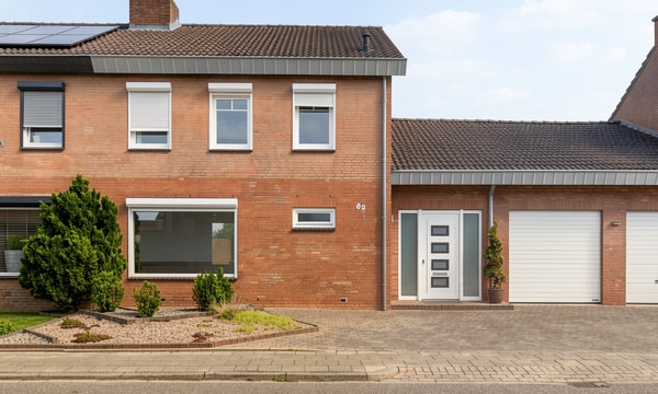 Huis | 161m² | €1875,-