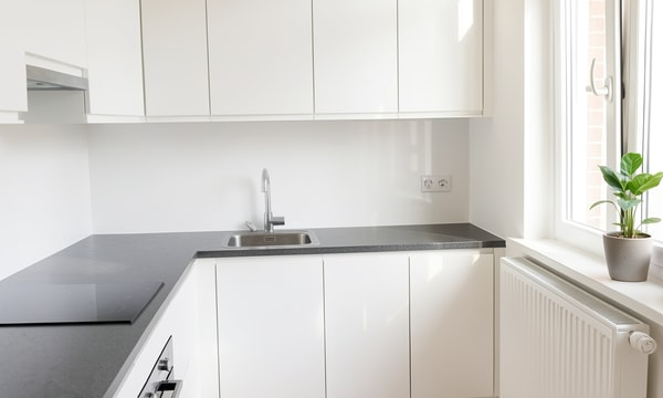 Kamer | m² onbekend | €895,-