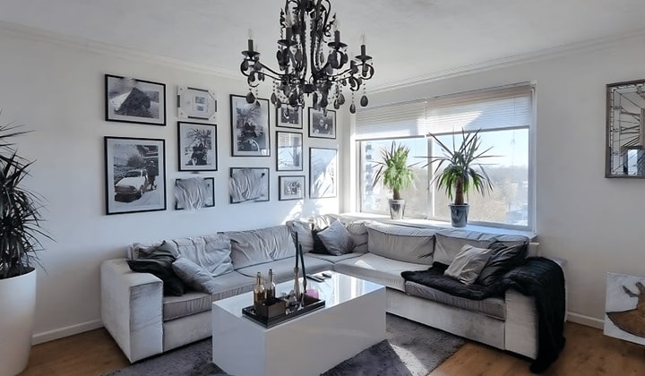 Gemeubileerd appartement met balkon en inloopdouche