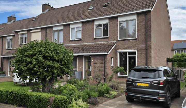 Ruime hoekwoning met tuin en 4 slaapkamers