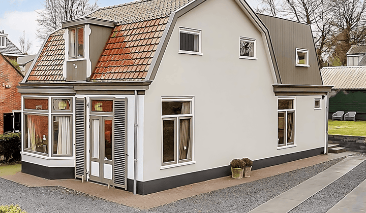 Vrijstaande woning 3 slaapkamers met zonnige tuin en gestoffeerd