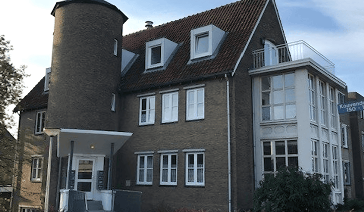 Gestoffeerd appartement met twee slaapkamers en wasmachineaansluiting