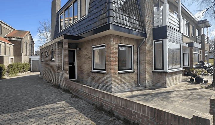 Gemeubileerd appartement met 2 slaapkamers en tuin
