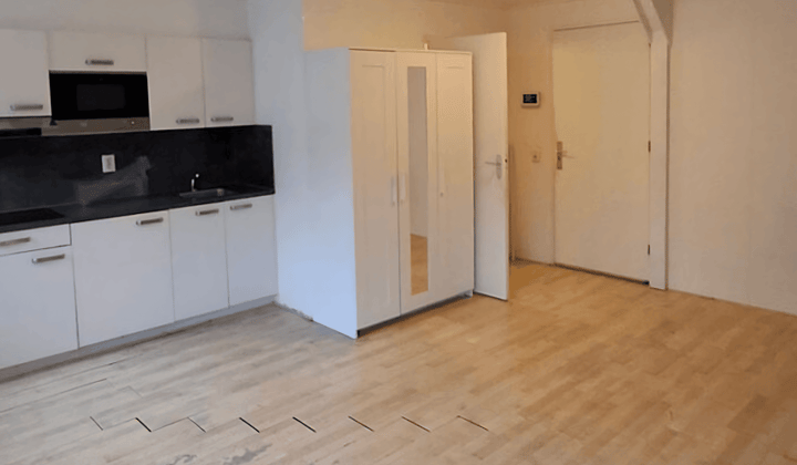 Studio met keukenblok en badkamer, inclusief utilities