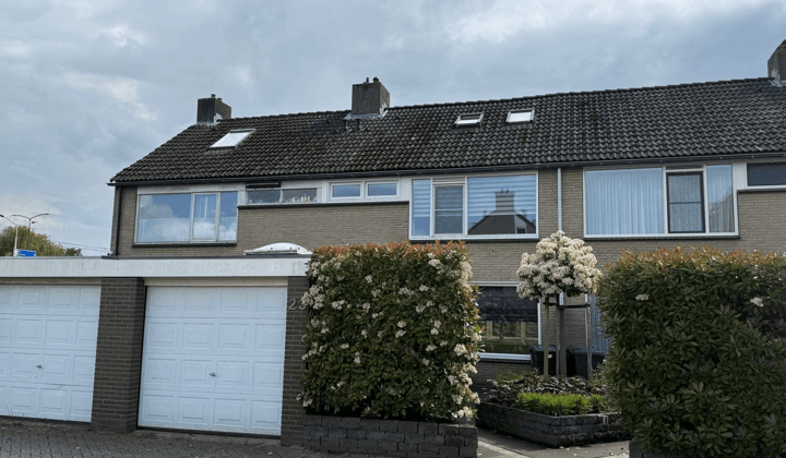 Ruime eengezinswoning met tuin en parkeergelegenheid