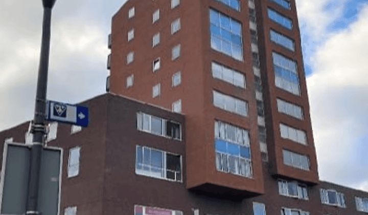 Appartement met balkon en wasmachine aansluiting, geen studenten
