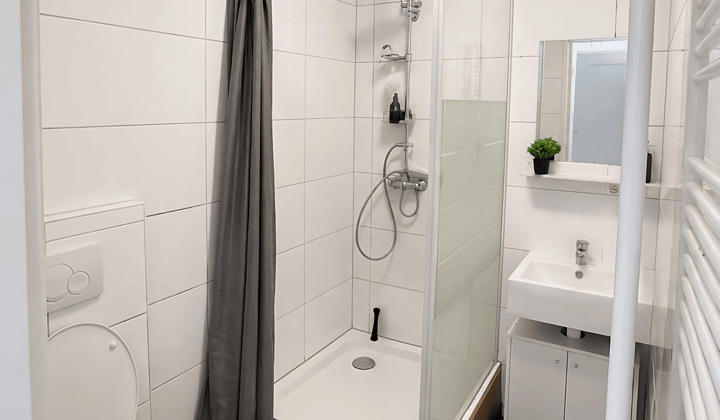Appartement met aparte slaapruimte en tuin