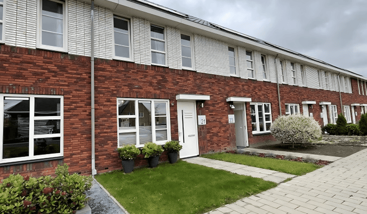 Tussenwoning met tuin en parkeergelegenheid, huisdieren welkom