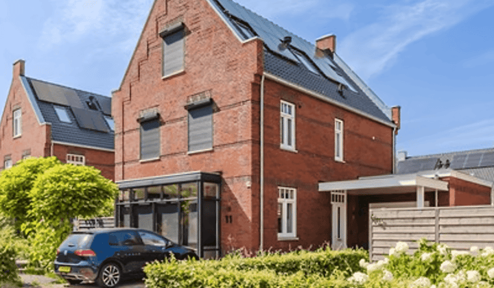 Ruim herenhuis met tuin en garage