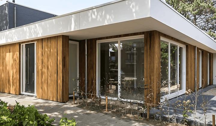Gestoffeerde bungalow met tuin en parkeerplaats