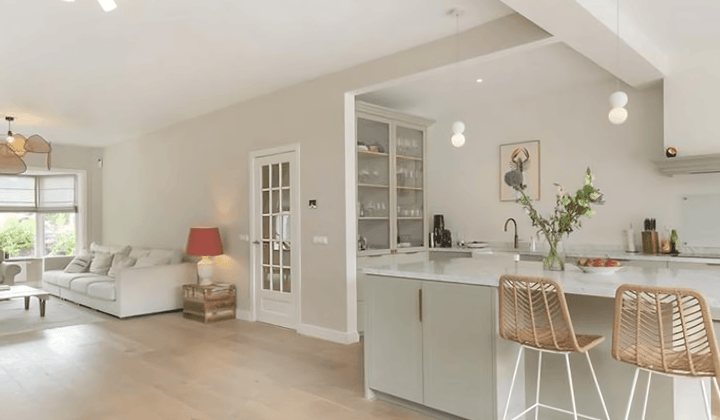 Gerenoveerde eengezinswoning met tuin en balkon