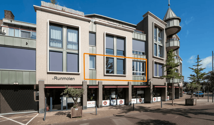 Ruim appartement met parkeerplaats en dakterras
