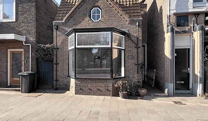 Tussenwoning met tuin en gemeubileerd