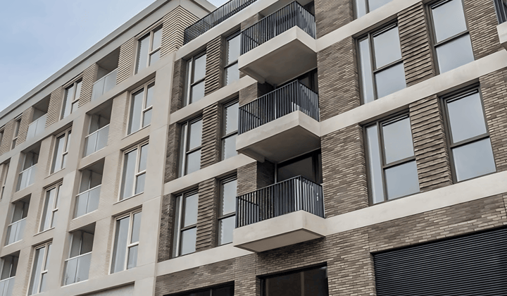Appartement met balkon en parkeerplaats, zonder studenten