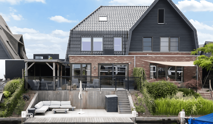 Gemeubileerde twee-onder-een-kapwoning met tuin