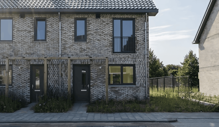 Ruime hoekwoning met tuin en moderne voorzieningen