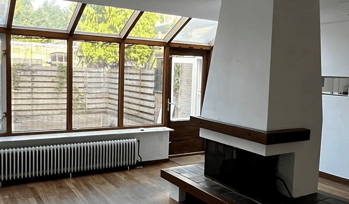 Appartement met royale tuin en gestoffeerd
