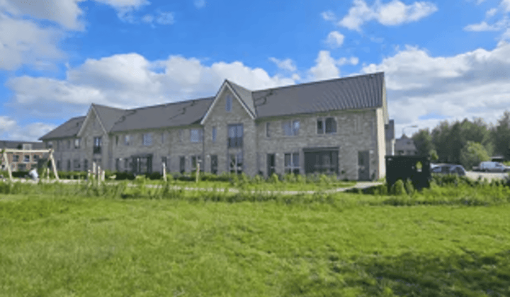 Tussenwoning met tuin, wasmachine en parkeergelegenheid