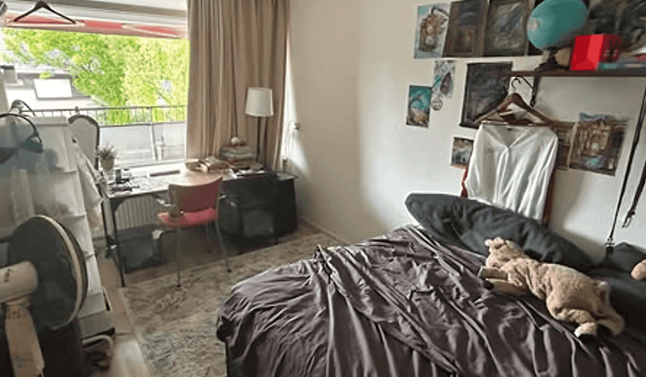 Gemeubileerde studentenkamer met balkon en wasmachine