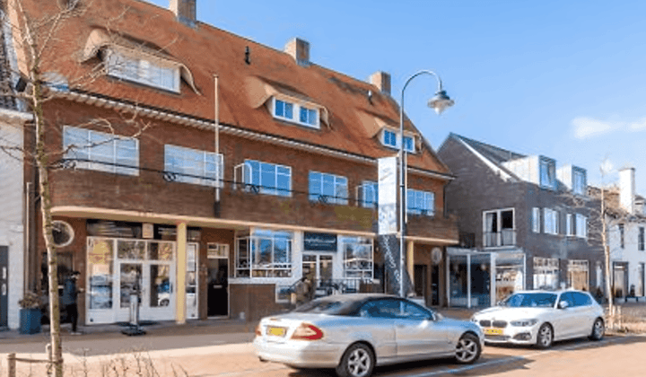 Ruim appartement met balkon en parkeerplaats