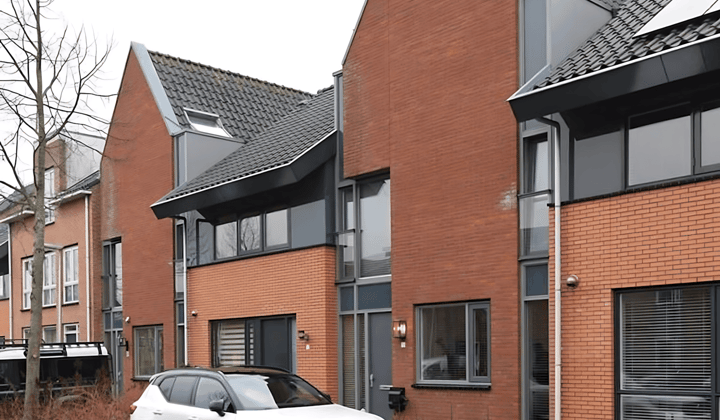Eengezinswoning met tuin en gemeubileerd