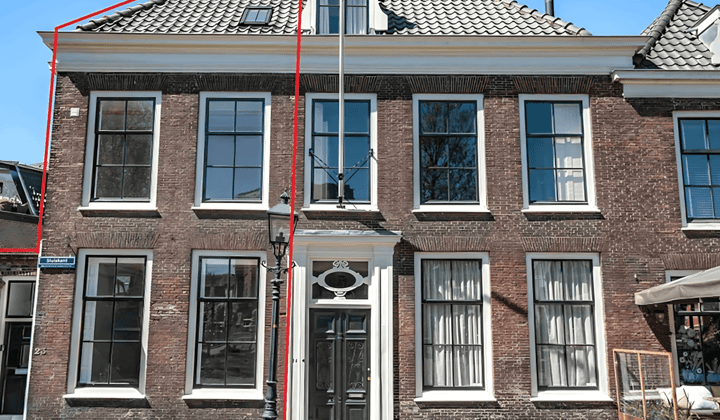 Monumentale hoekwoning met tuin en dakterras