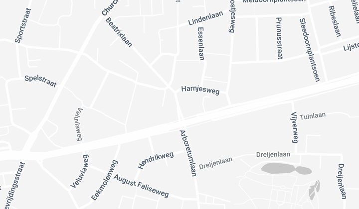 Gestoffeerd appartement met tuin en parkeerplaats