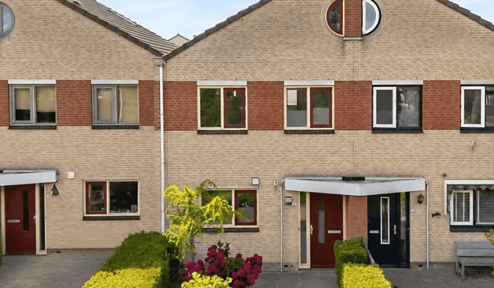 Gestoffeerde eengezinswoning met tuin en 3 slaapkamers