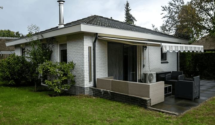Tussenwoning met tuin en gemeubileerd