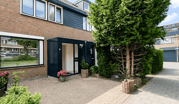 Gemeubileerde eengezinswoning met tuin en 3 slaapkamers