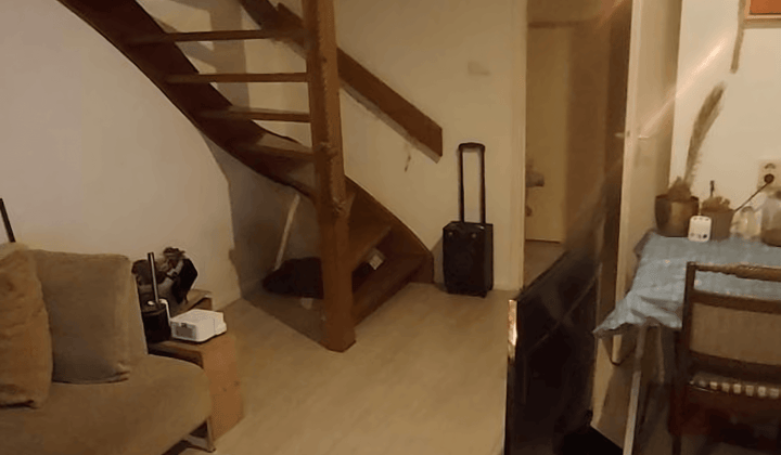 Gemeubileerde kamer met balkon en wasmachine