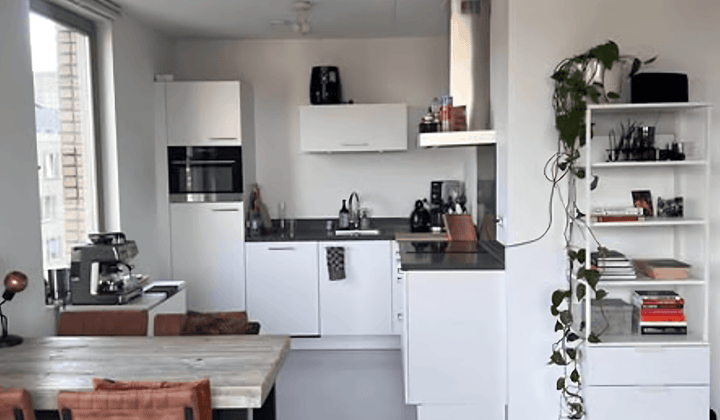 Onmeubileerde Kamer met Balkon en Wasmachine