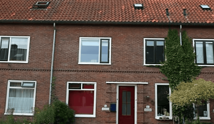 Bovenwoning met balkon en parkeergelegenheid