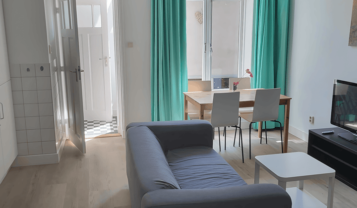 Gemeubileerde studio met privékeuken en badkamer