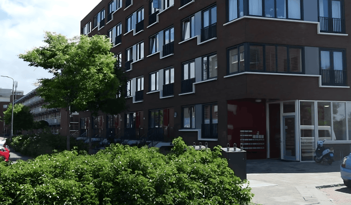 Gemeubileerd appartement met wasmachine en parkeerplek