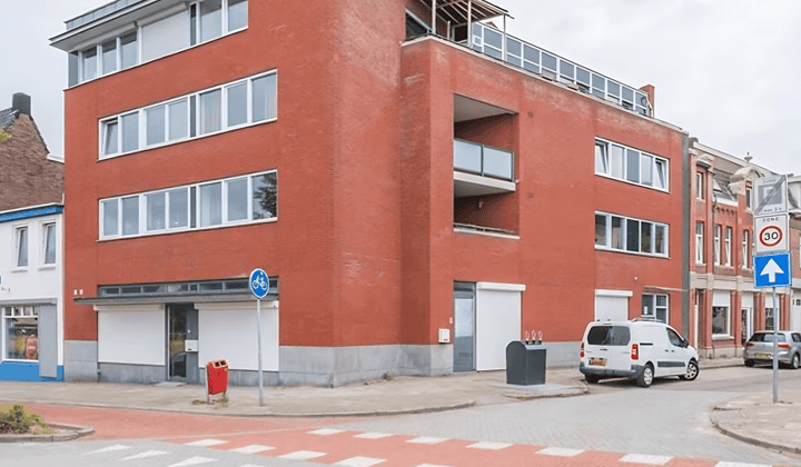 Tijdelijk appartement met balkon en luxe badkamer