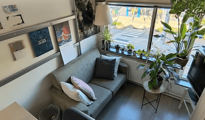Kamer met tijdelijke huur en werkende medebewoners