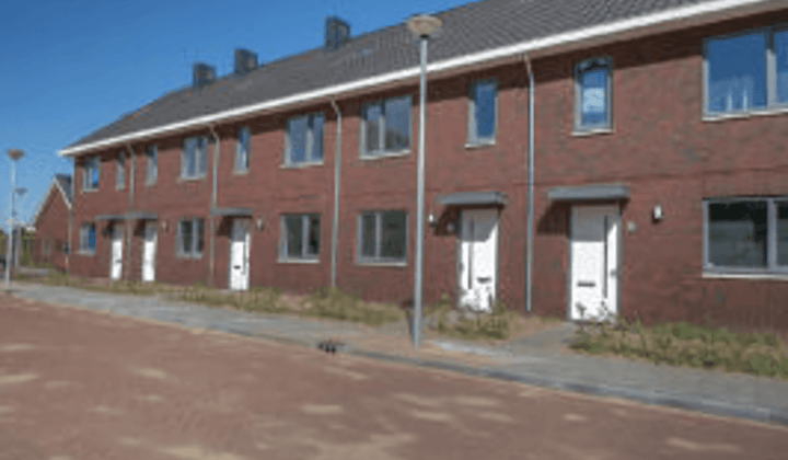 Moderne eengezinswoning met tuin en parkeerplaats