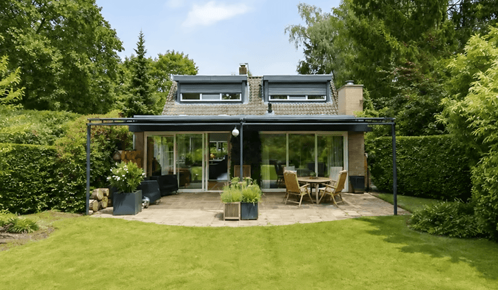 Tijdelijke huurwoning met tuin en parkeerplaatsen