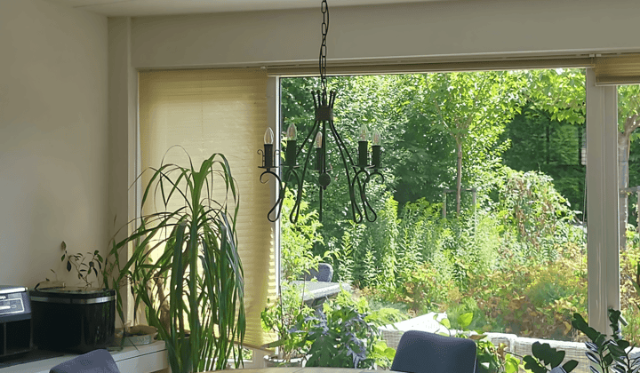 Gemeubileerde kamer met tuin en registratie
