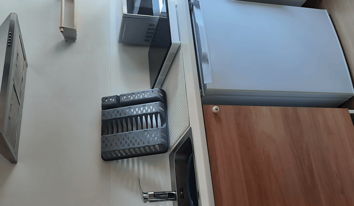 Gestoffeerd appartement met eigen verdieping en badkamer