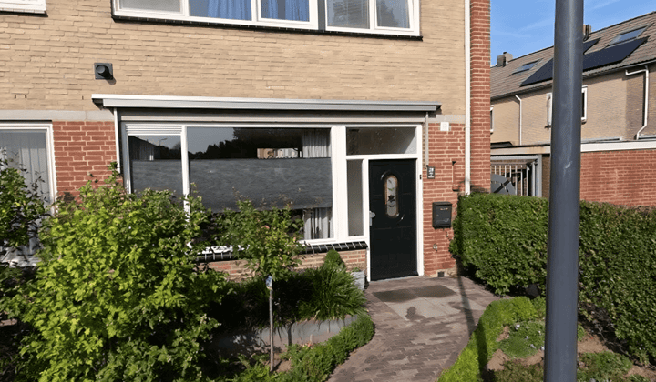Hoekwoning met tuin en vrij uitzicht