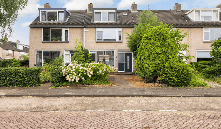 Gemeubileerde eengezinswoning met vier slaapkamers