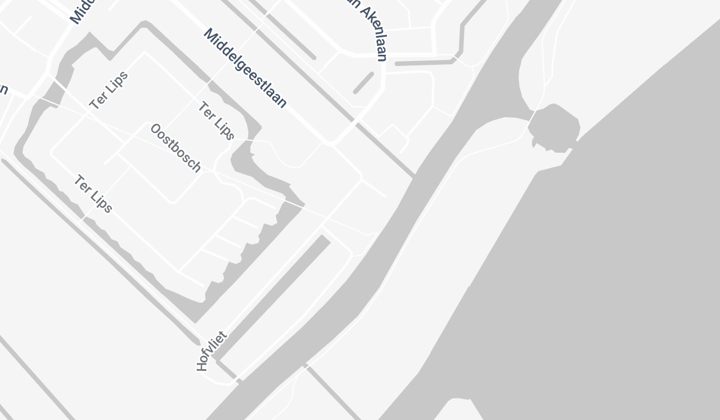 Ruime villa met tuin, balkon en parkeergelegenheid